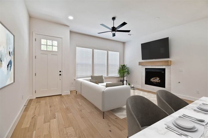 Property Photo: 510/508/506/504/502 W Persimmon Street AR 72756