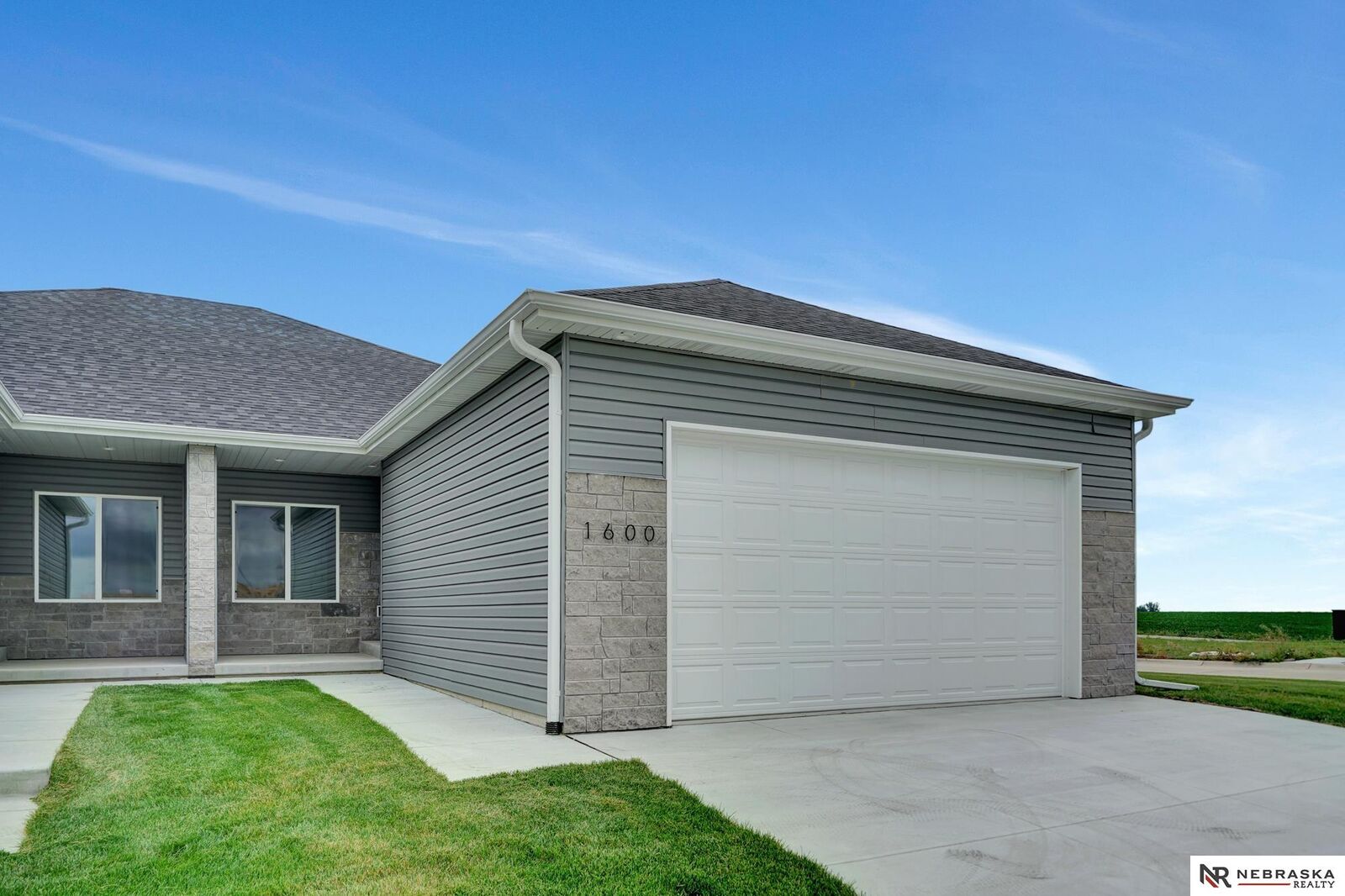 Property Photo:  1600 NW 45th Street  NE 68528 