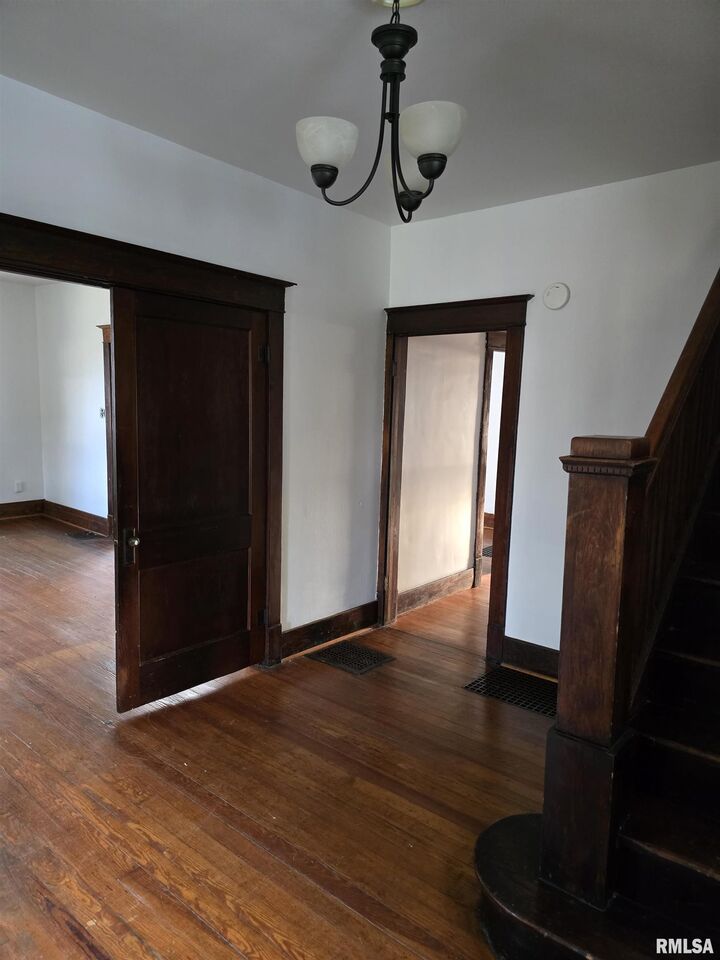 Property Photo: 1113 S 5th Street IL 61554