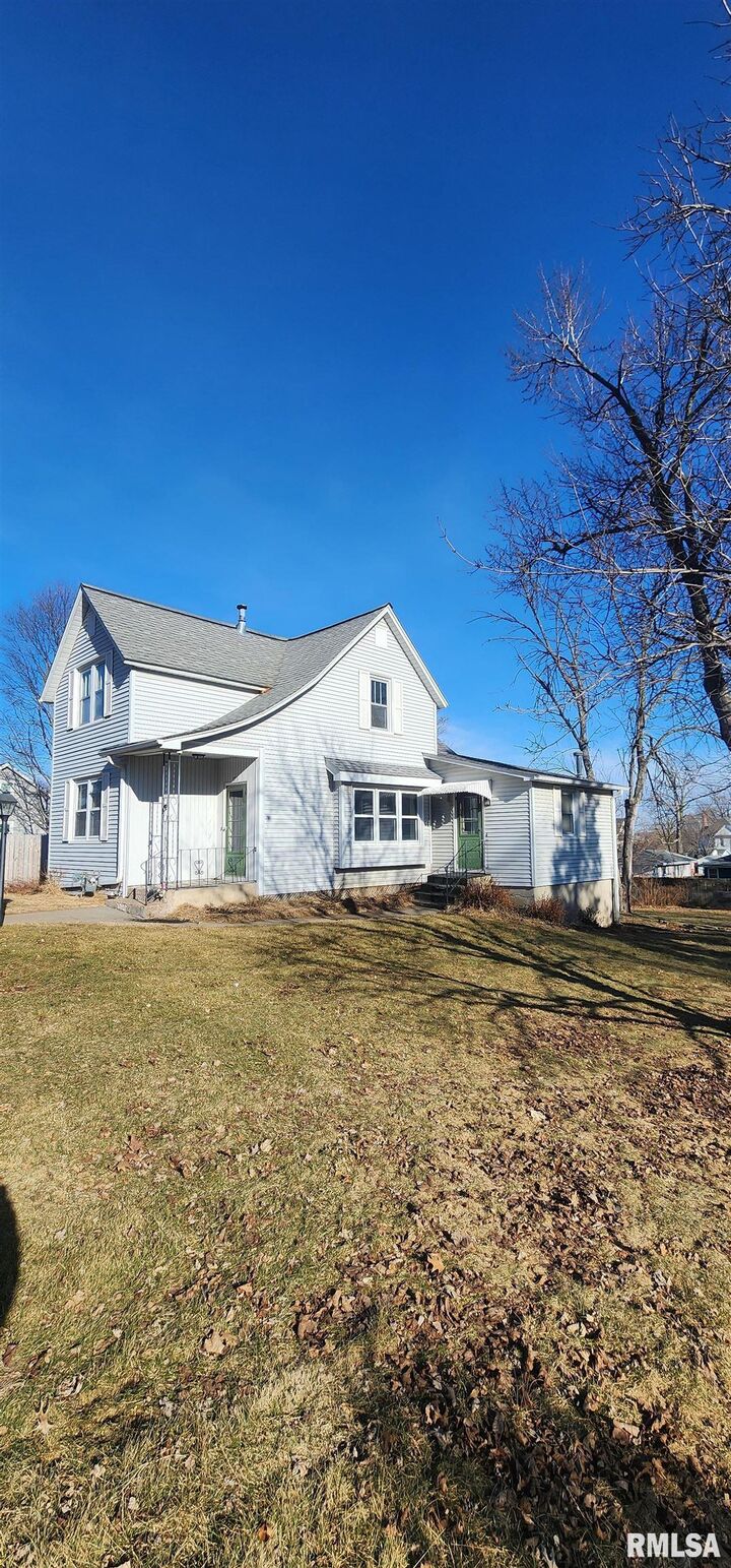 Property Photo: 1713 N 5th Street IA 52732