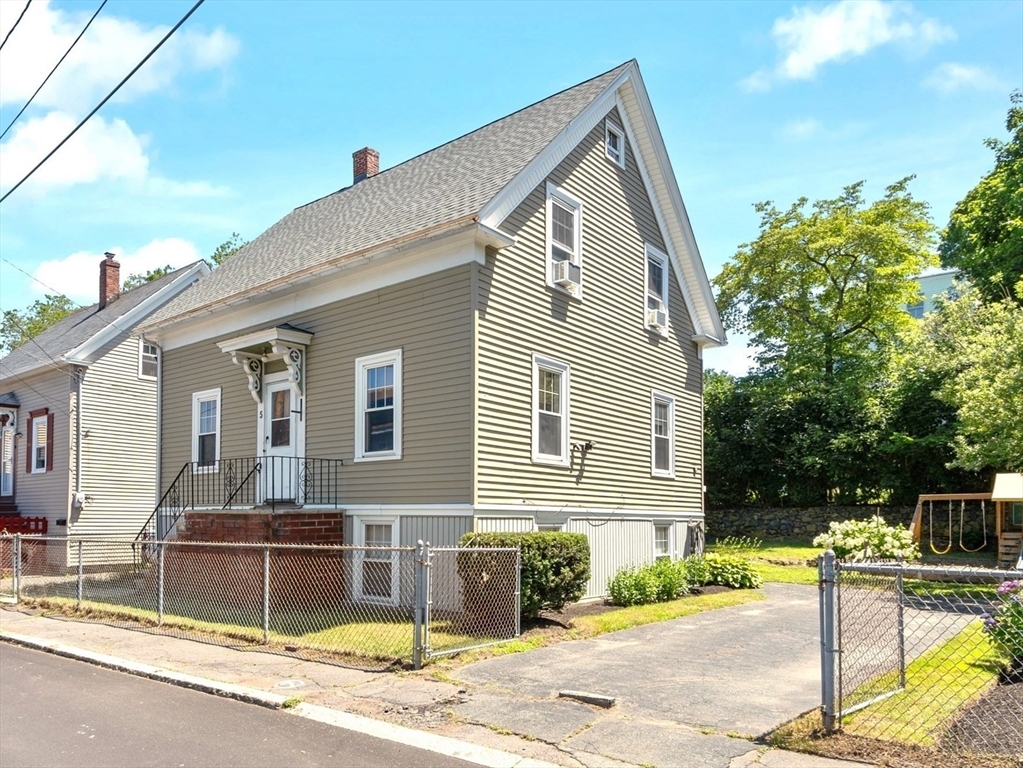 Property Photo:  5 Bow Street  MA 01970 