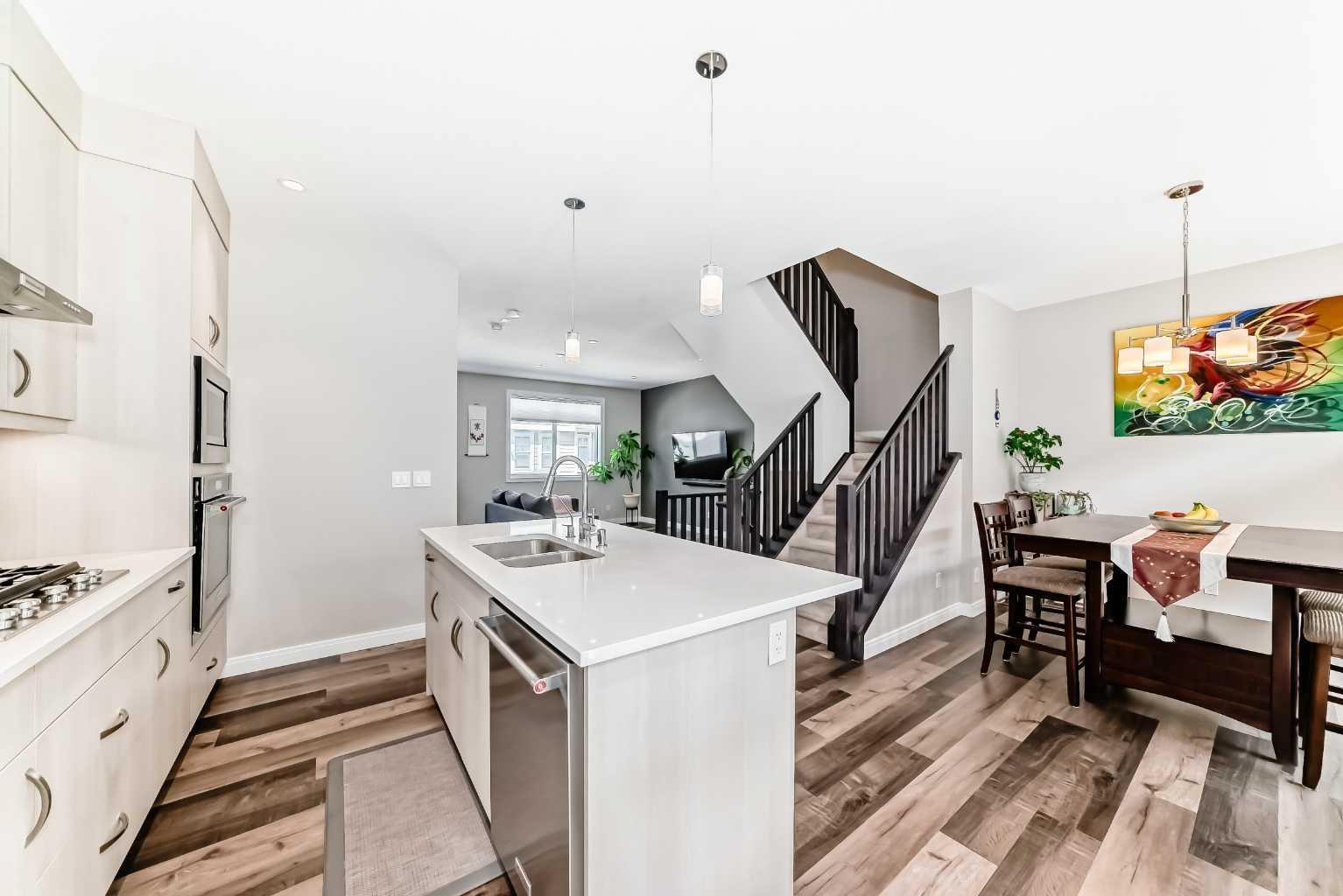 Property Photo: 209 Wentworth Row SW AB T3H 1Y1