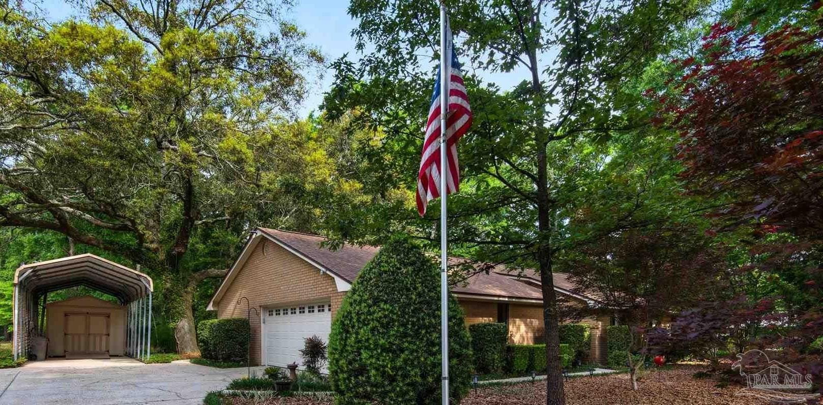 Property Photo: 10385 O'Daniel Dr FL 32514