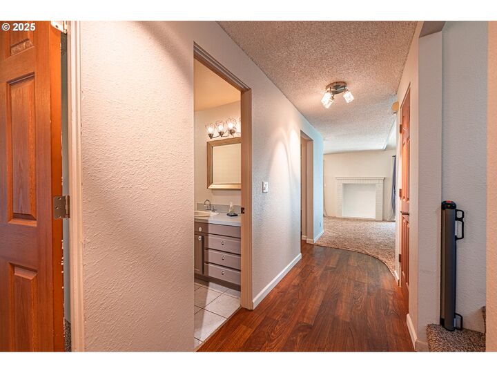 Property Photo:  2111 Hawkins Ln  OR 97405 