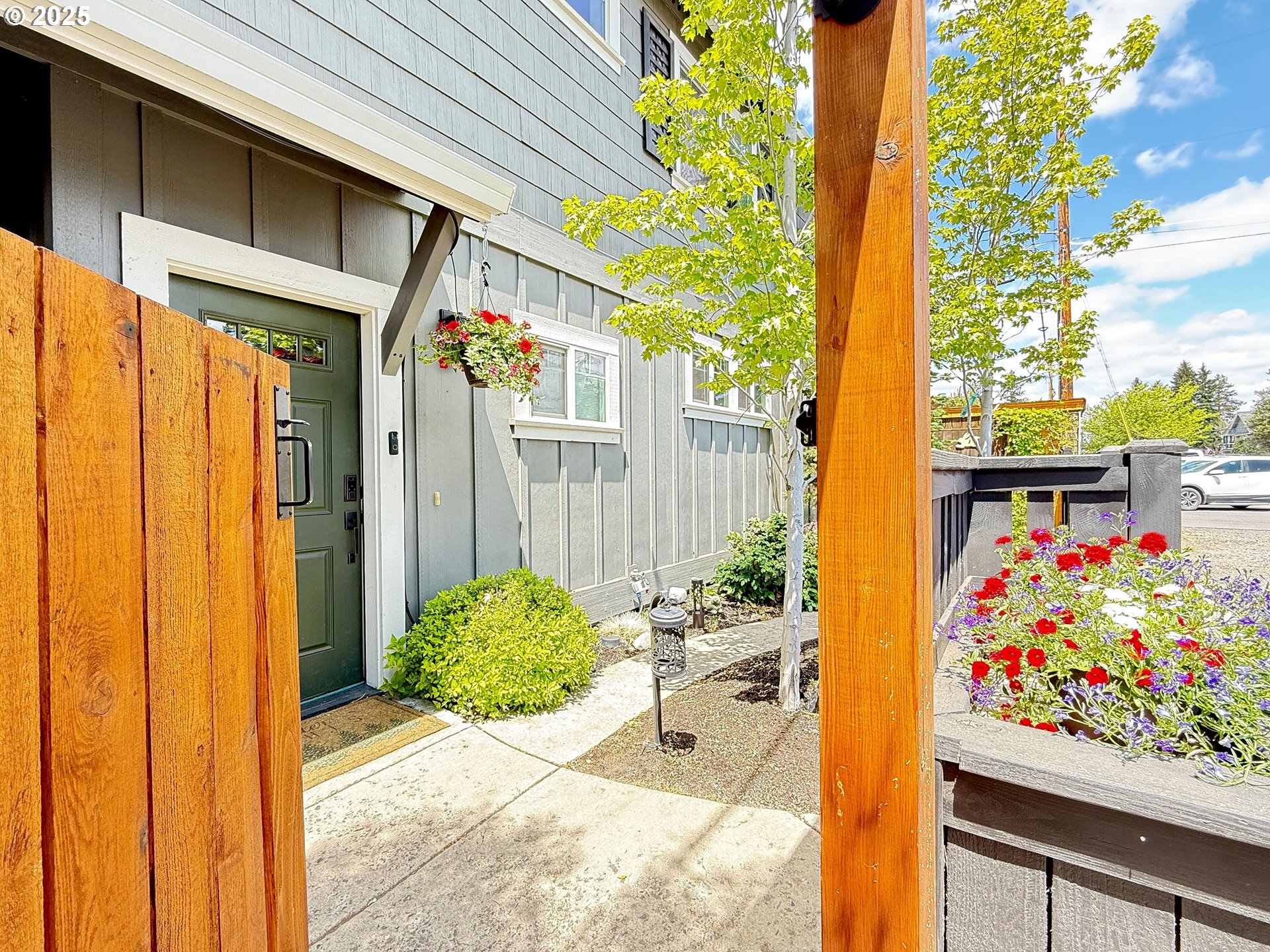 Property Photo:  255 S Larch St  OR 97759 