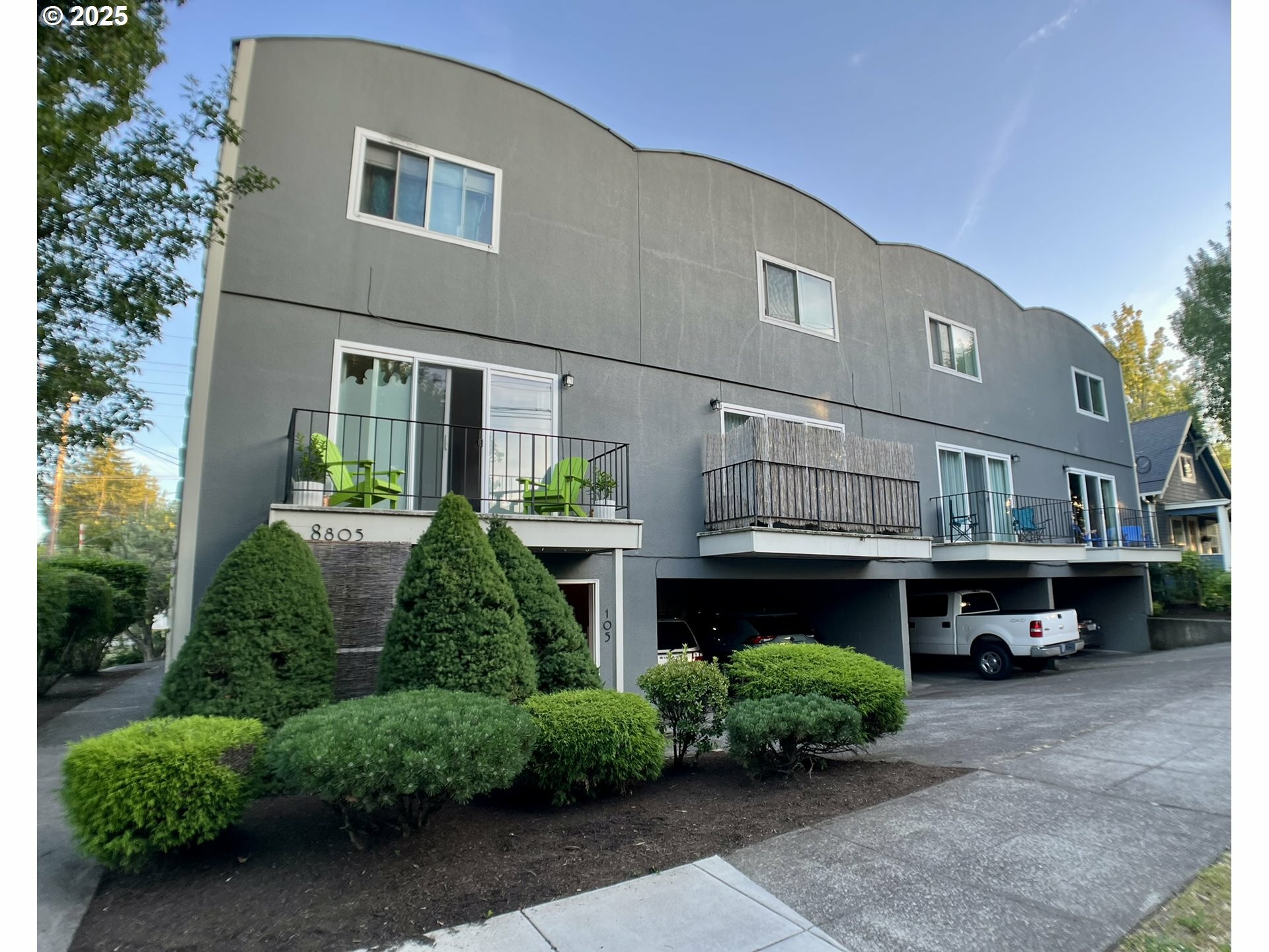 Property Photo: 8805 SE 17th Ave OR 97202