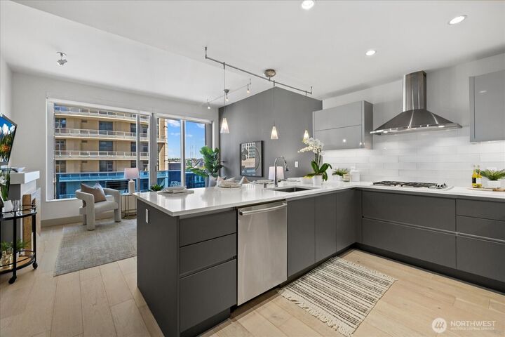 Property Photo:  737  Olive Way 1903  WA 98101 