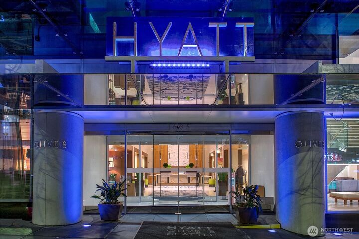 Property Photo:  737  Olive Way 1903  WA 98101 