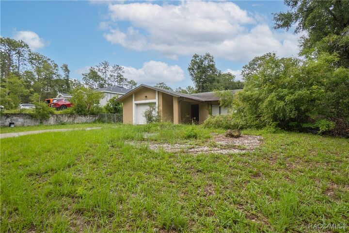 Property Photo: 105 E Harvard Street FL 34452