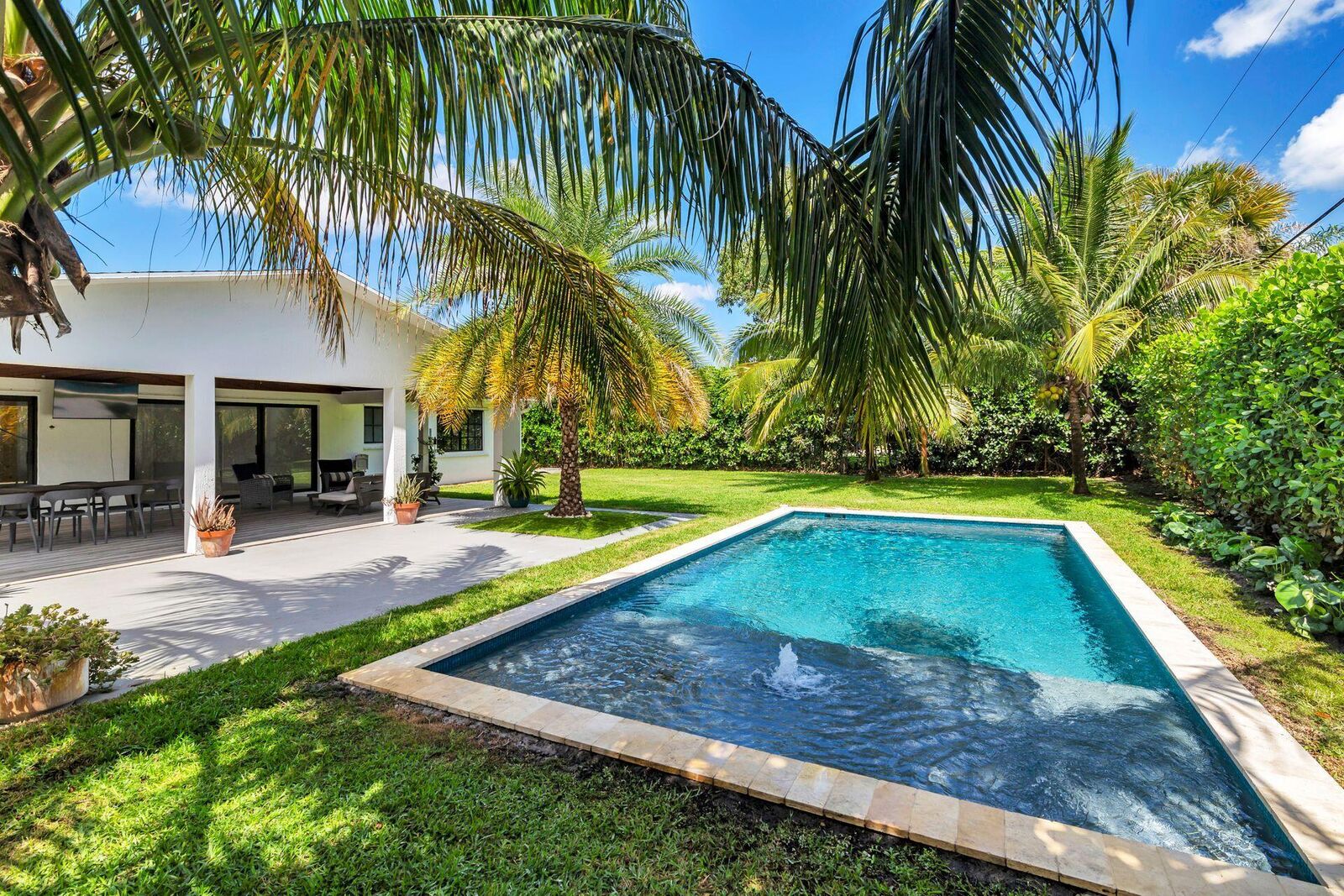 Property Photo:  1424 Alpha Court  FL 33406 