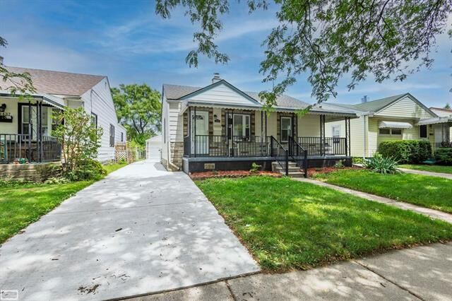 Property Photo:  1443 E Milton Avenue  MI 48030 