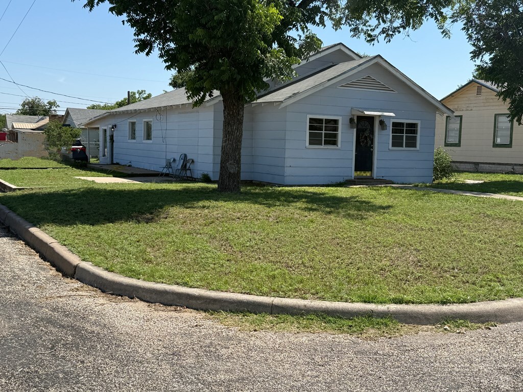 Property Photo: 731 Veck St TX 76903
