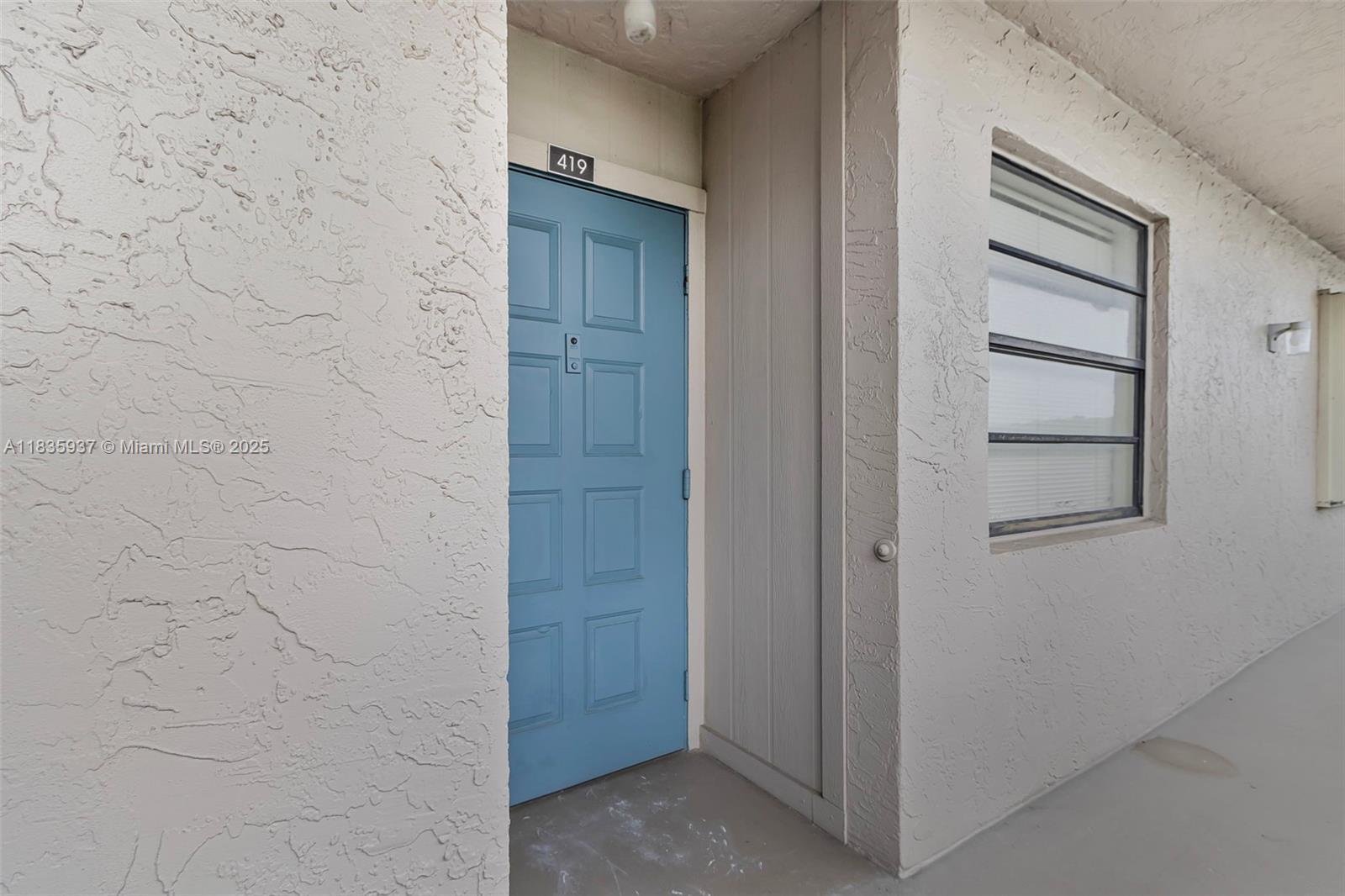 Property Photo: 1001 Colony Point Cir 419 FL 33026