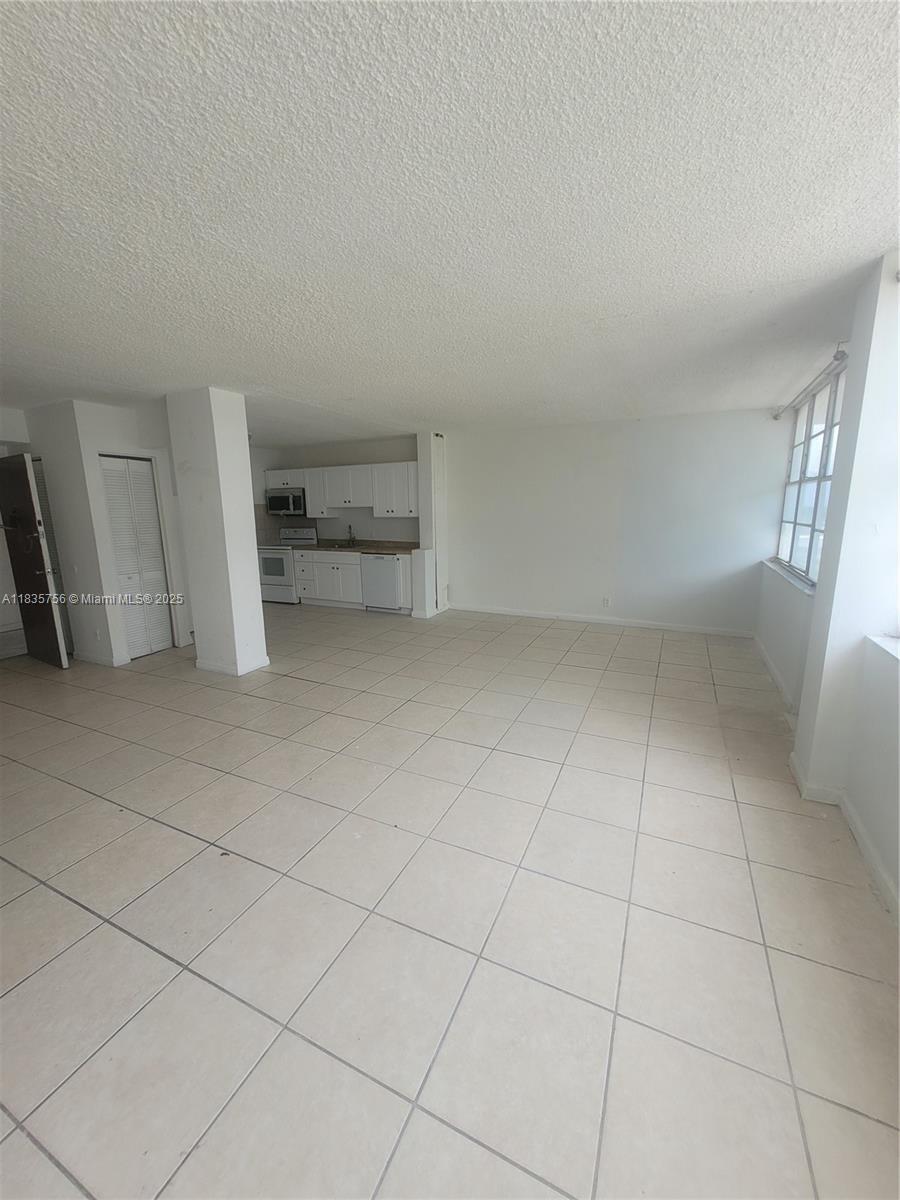 Property Photo: 2025 NE 164th St 903 FL 33162