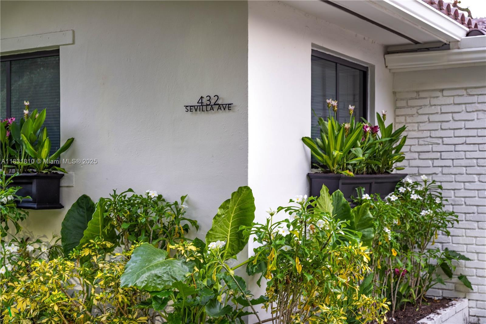 Property Photo: 432 Sevilla Ave FL 33134