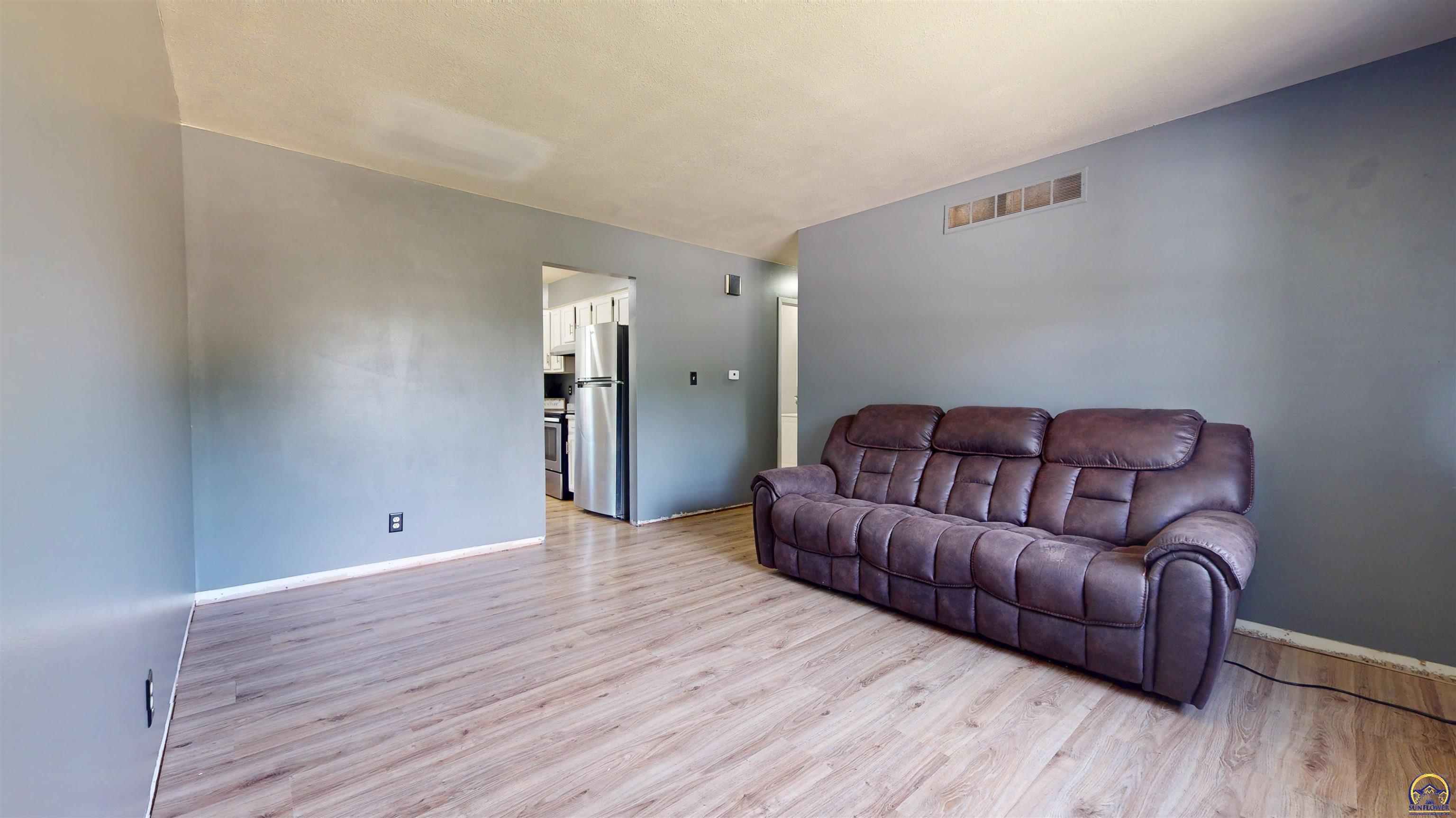 Property Photo: 3425 SW Moundview Cir KS 66614
