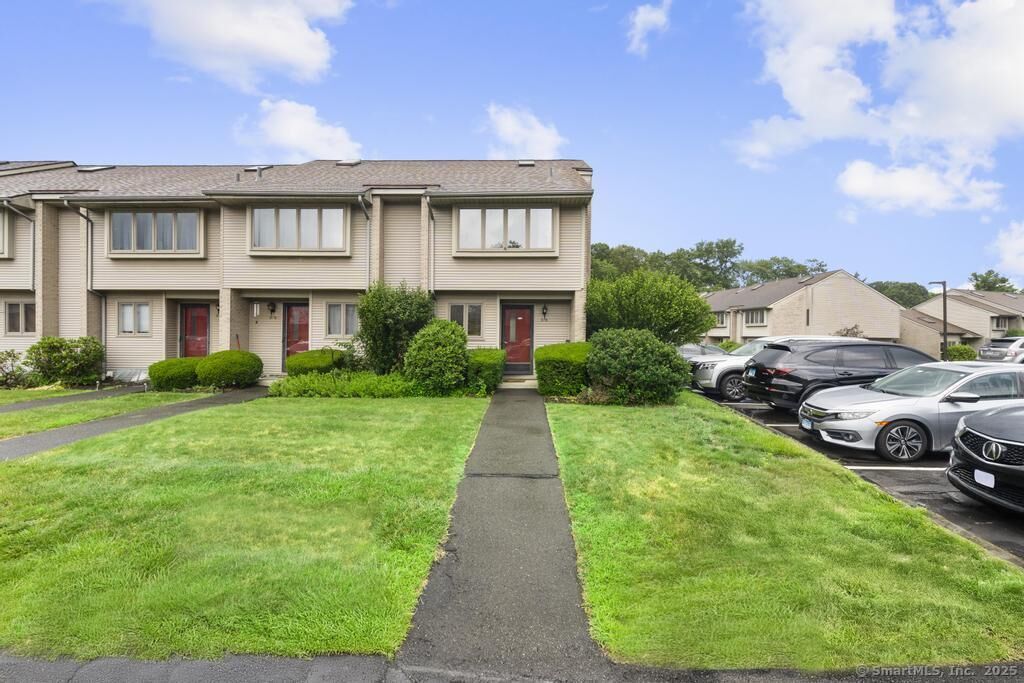 Property Photo:  827 Oronoke Road Apt 5-6  CT 06708 