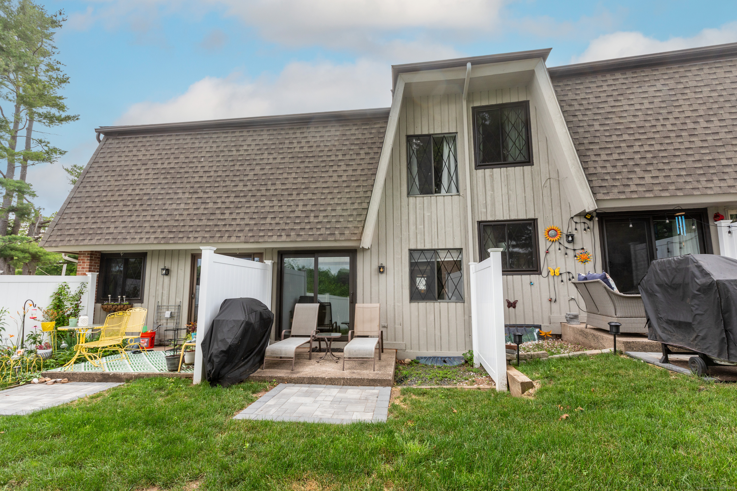 Property Photo: 253 West Street Apt B CT 06479