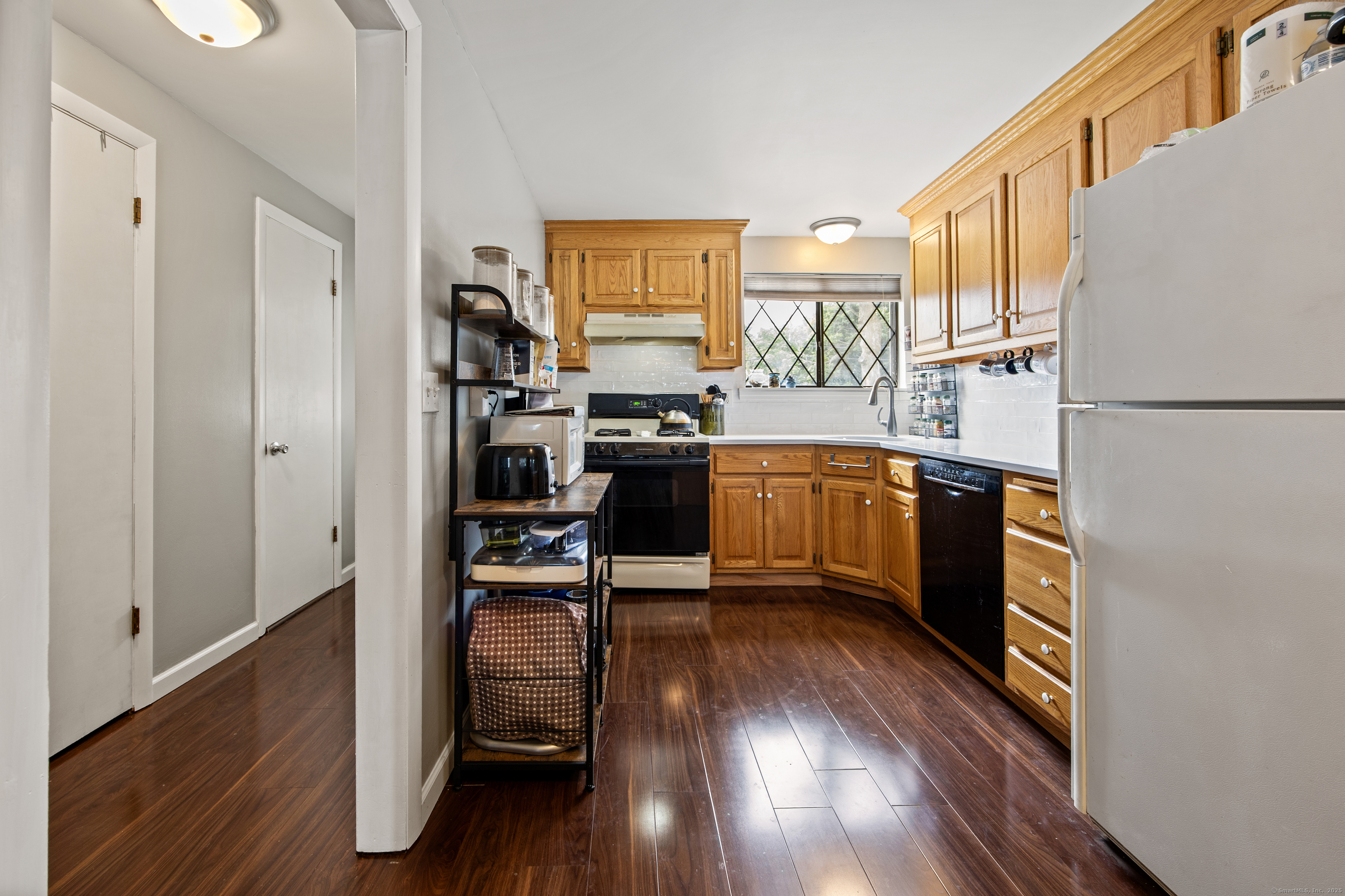Property Photo: 253 West Street Apt B CT 06479