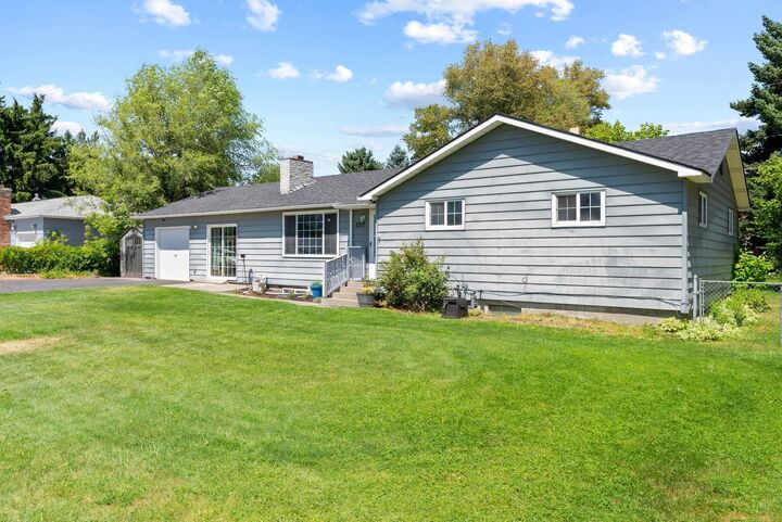 Property Photo:  2717 E Garden Ave  WA 99021 