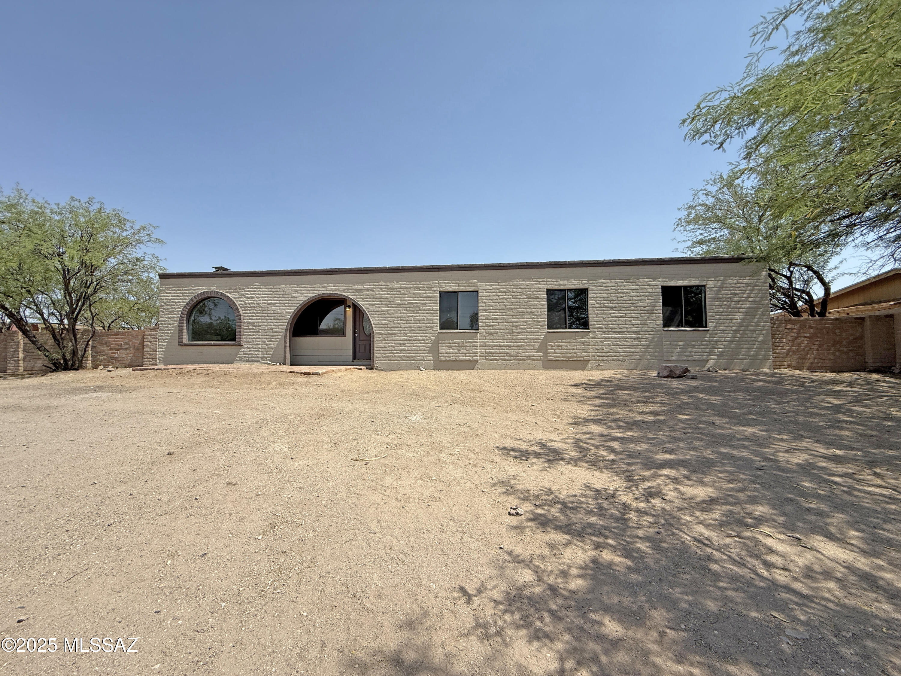 Property Photo: 3170 W Calle Cisne AZ 85746