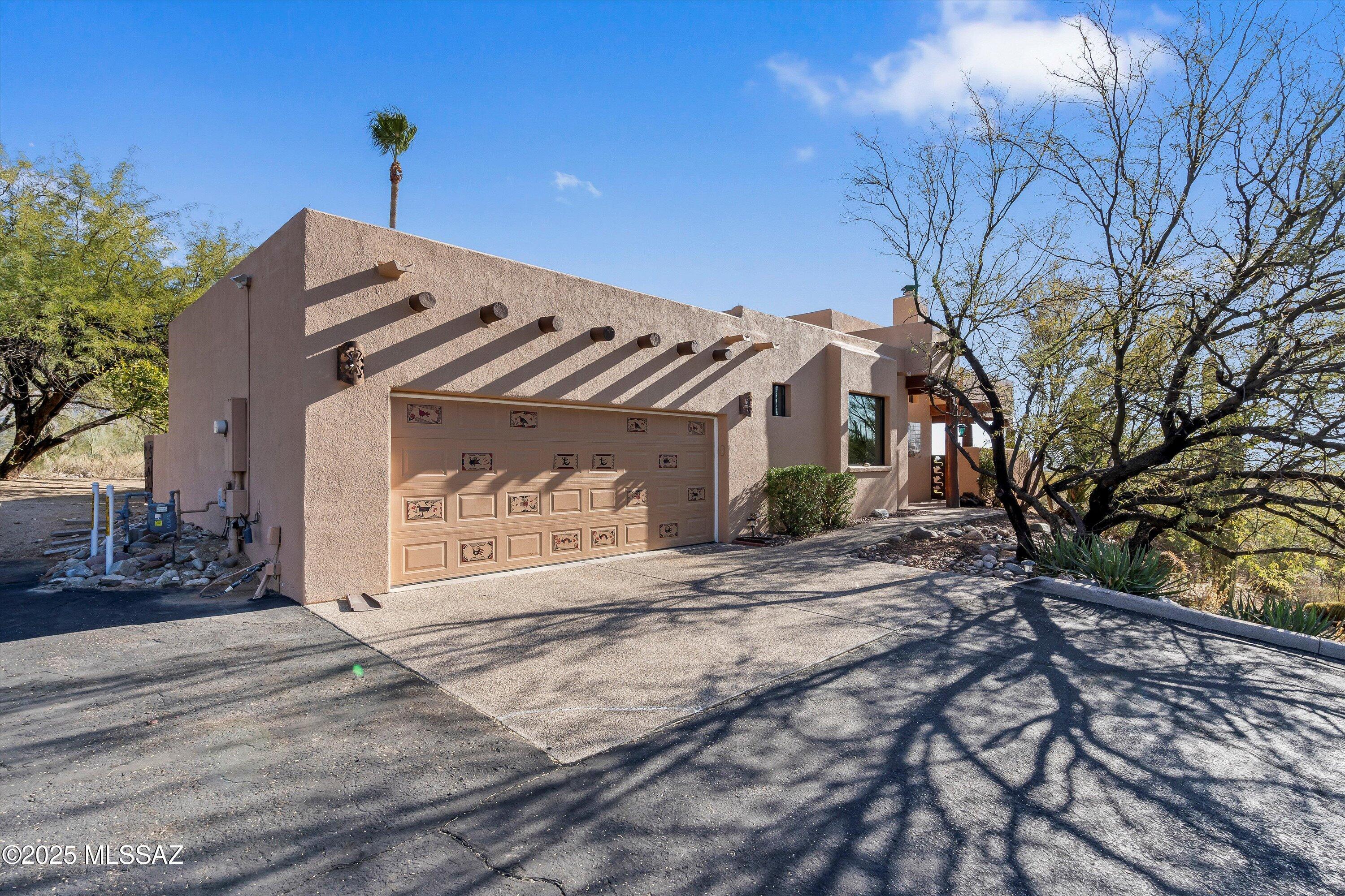 Property Photo: 11140 N Poinsettia Drive AZ 85737