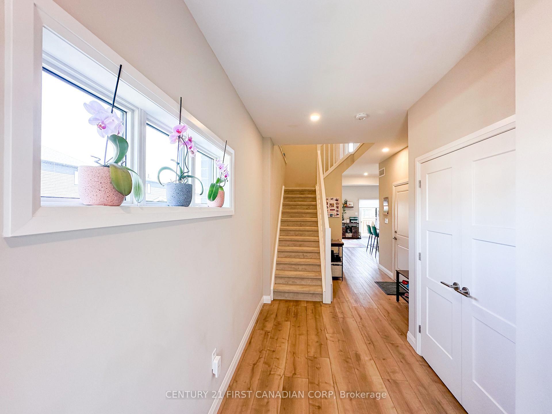 Property Photo: 17 Nicholson Street 2 ON N0M 2J0