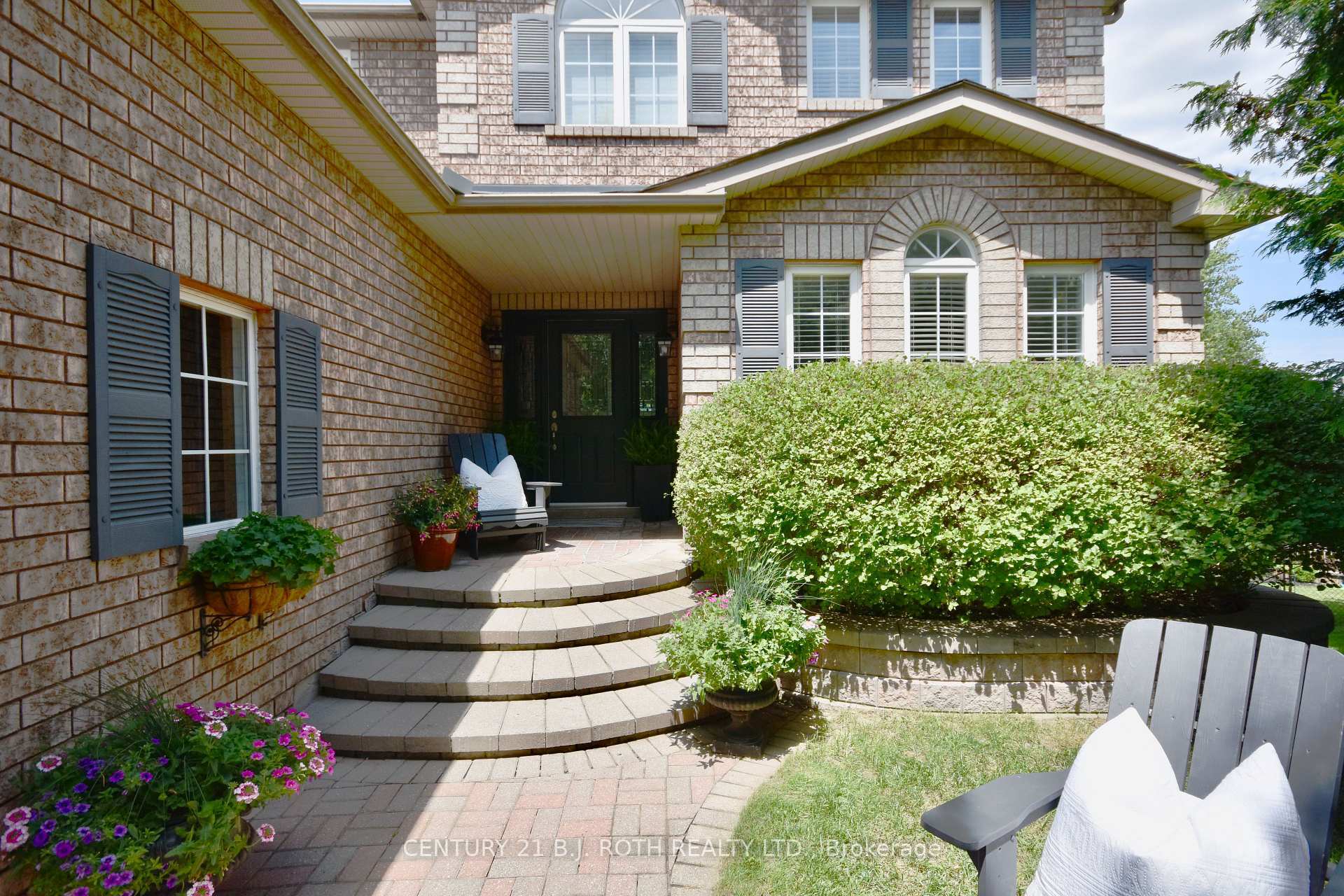 Property Photo:  112 Brown Wood Drive  ON L4M 6M8 