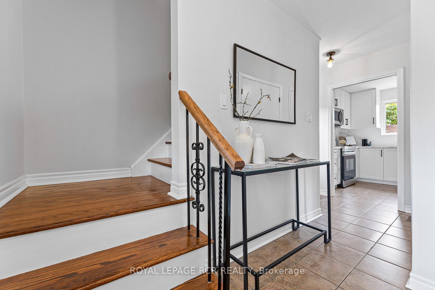 Property Photo: 7 Annapearl Court ON M2N 4H6