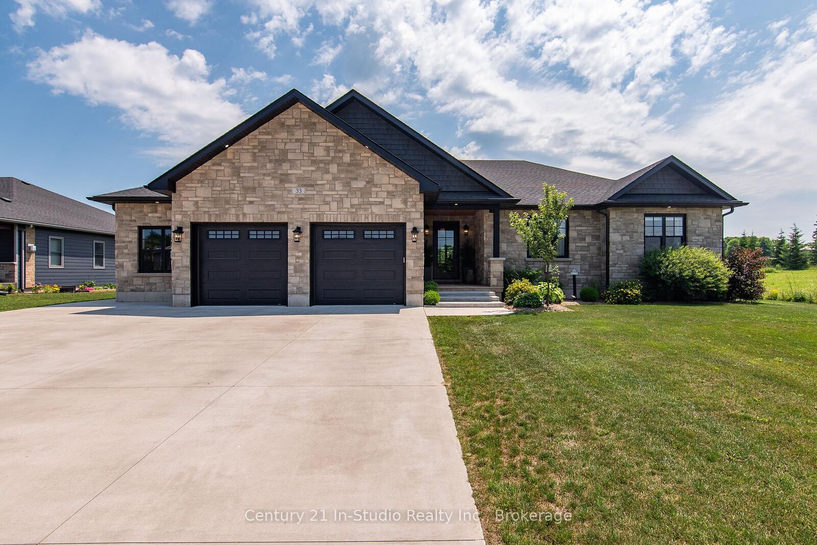 Property Photo: 33 Nickason Drive ON N0H 1A0