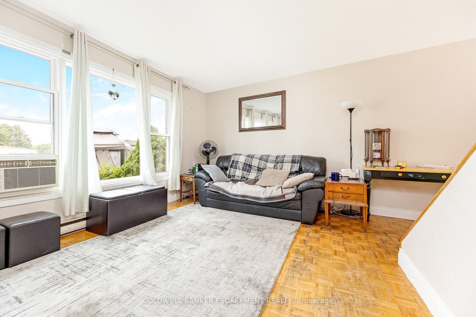 Property Photo: 9 Kingham Road ON L7J 1S3
