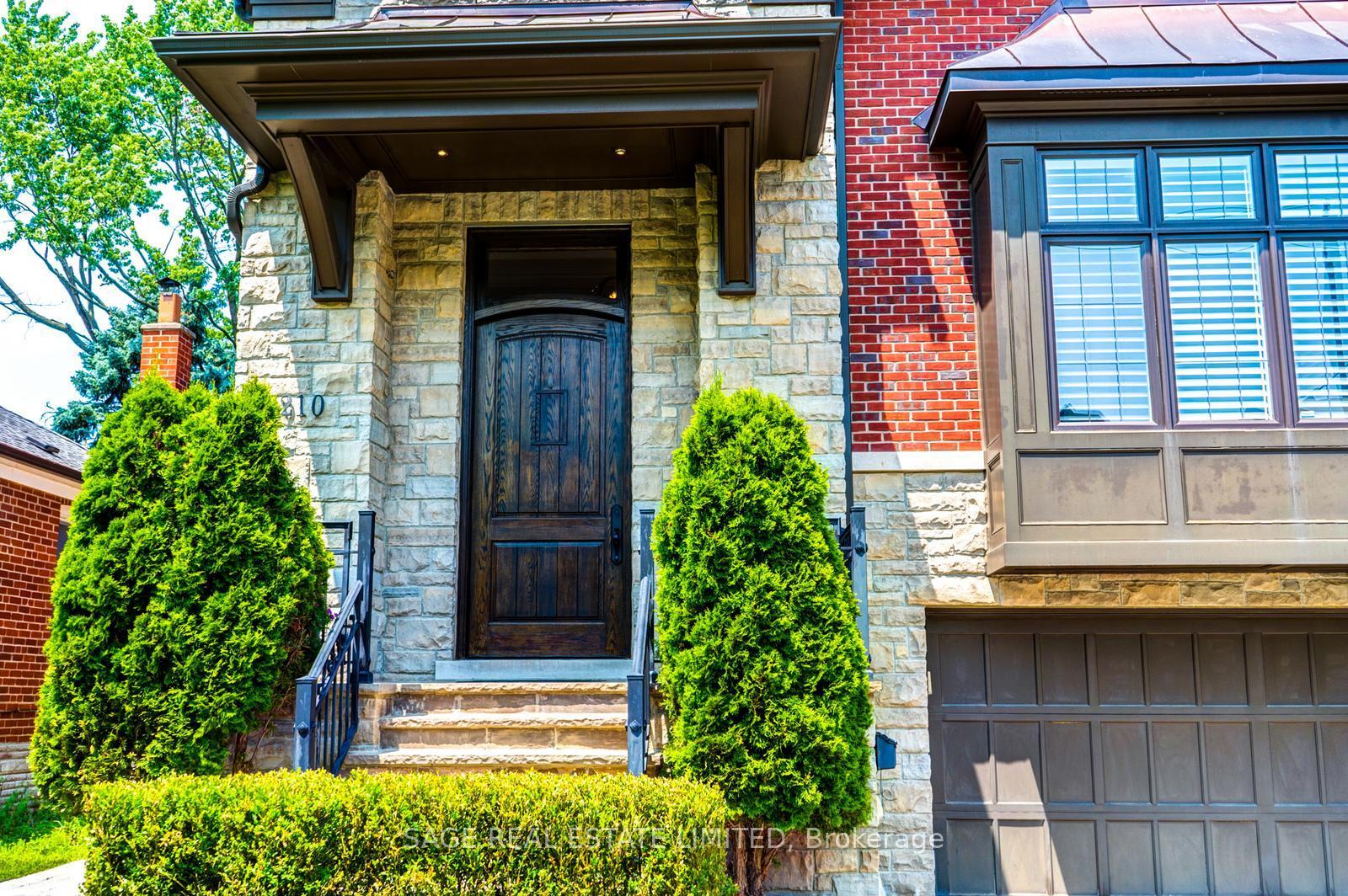 Property Photo: 210 Burndale Avenue ON M2N 1T3