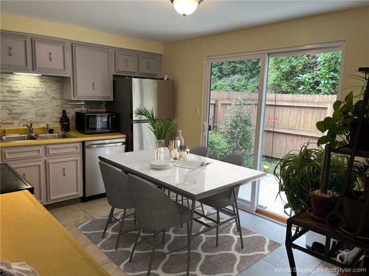 Property Photo: 905 Camelot Dr. PA 15237