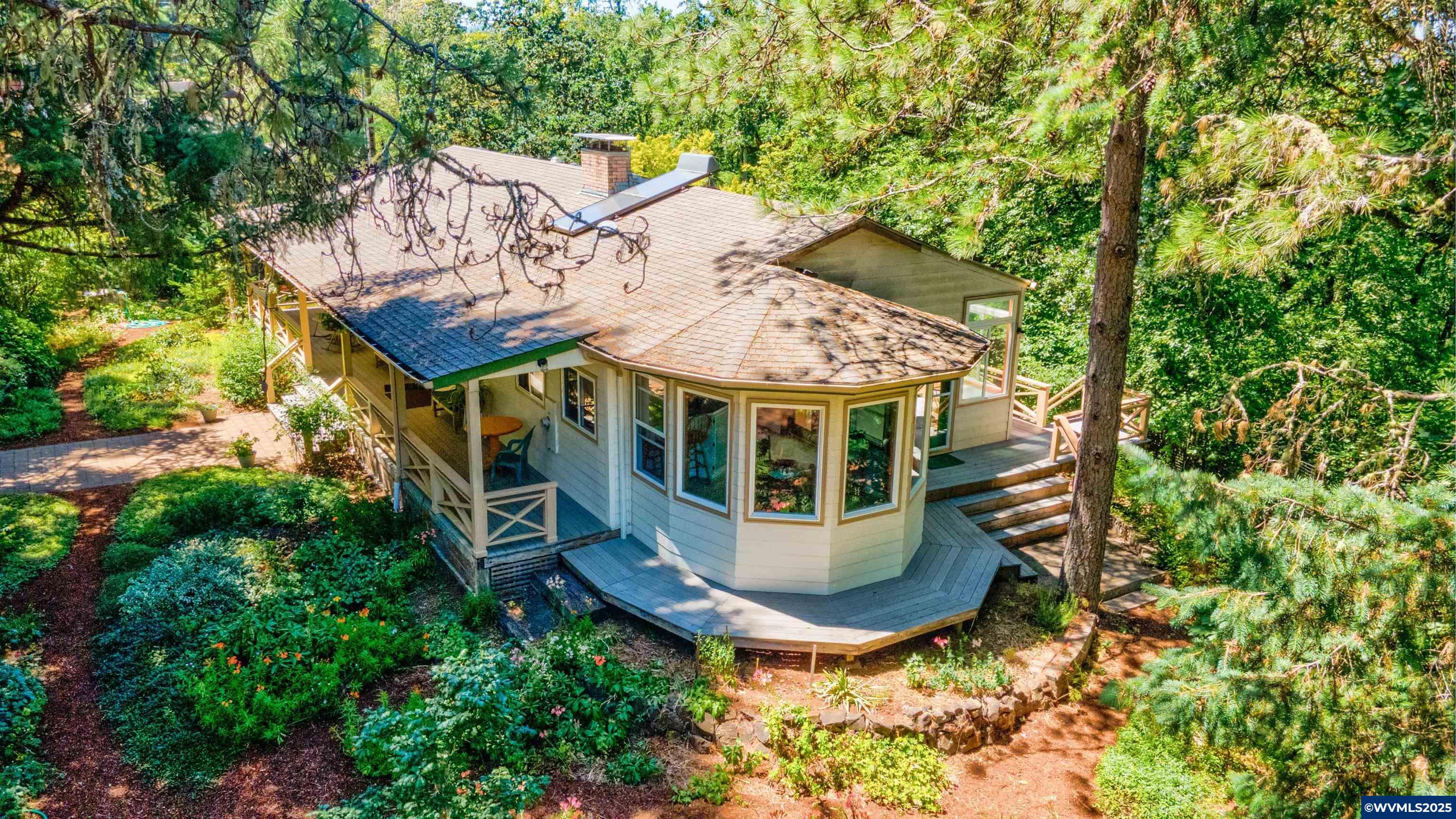 Property Photo: 1628 SW Clay St OR 97338