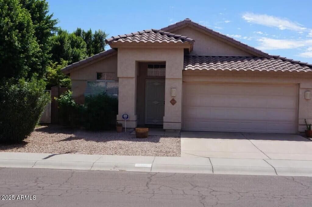 Property Photo:  2025 E Helena Drive  AZ 85022 