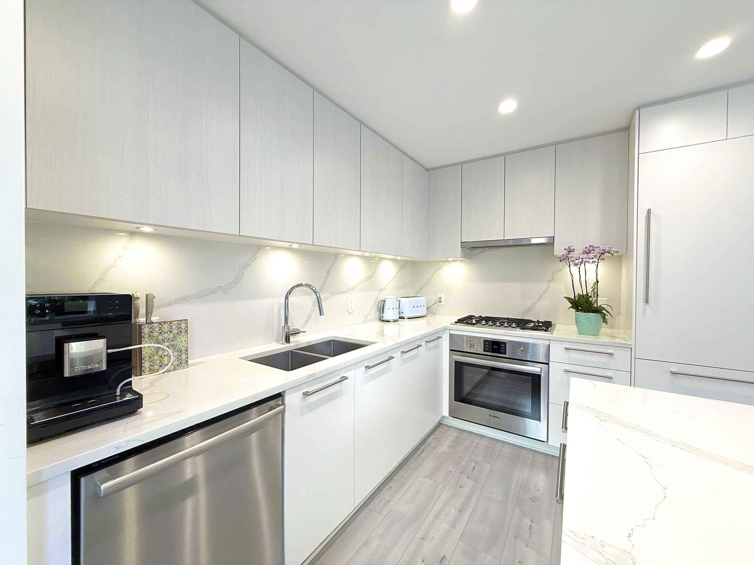Property Photo: 2035 Glenaire Drive 133 BC V7P 1Y2