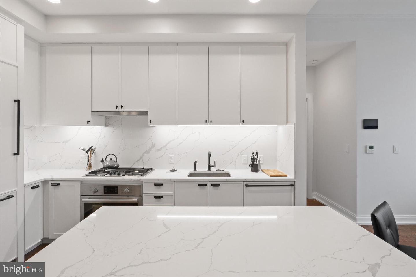 Property Photo:  1111 Pennsylvania Avenue SE 304  DC 20003 