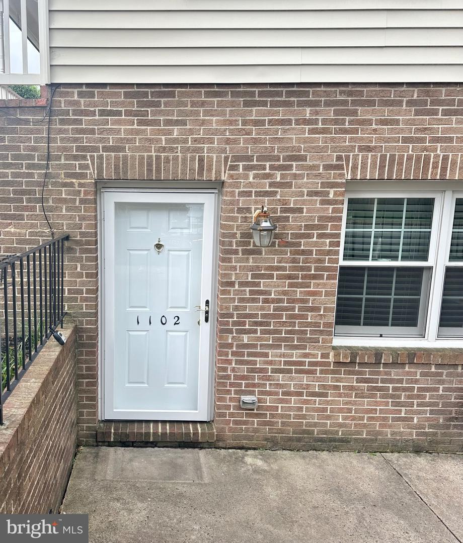 Property Photo: 1102 N Stafford Street 1 VA 22201