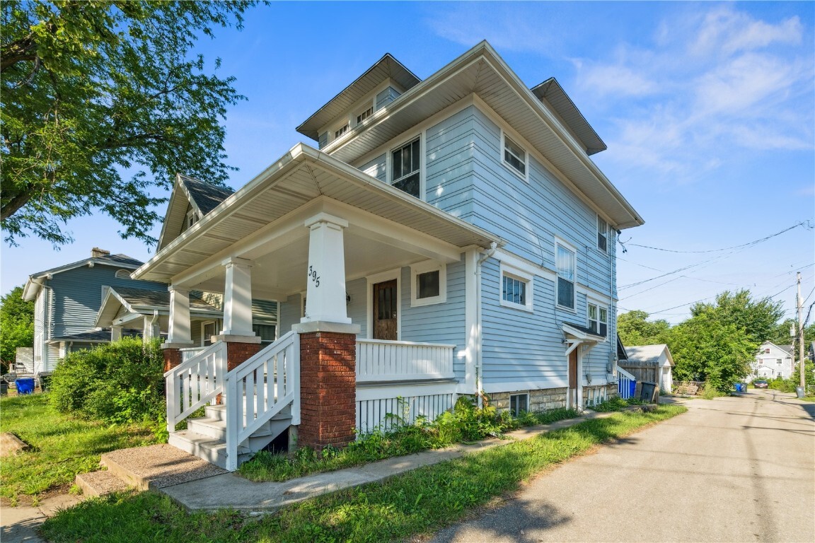 Property Photo: 395 18th St SE IA 52403