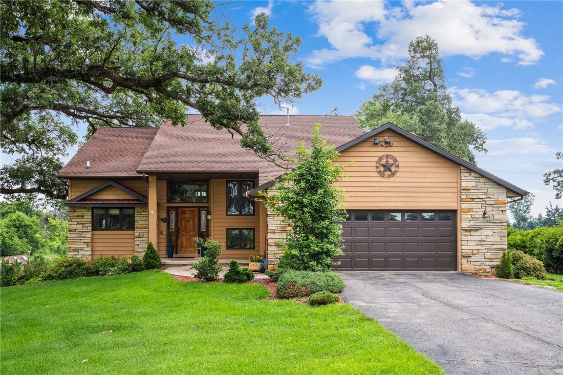 Property Photo:  5524 Cimarron Court  IA 52302 