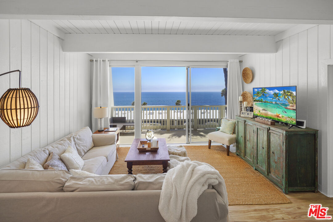 Property Photo:  11866 Starfish Ln  CA 90265 
