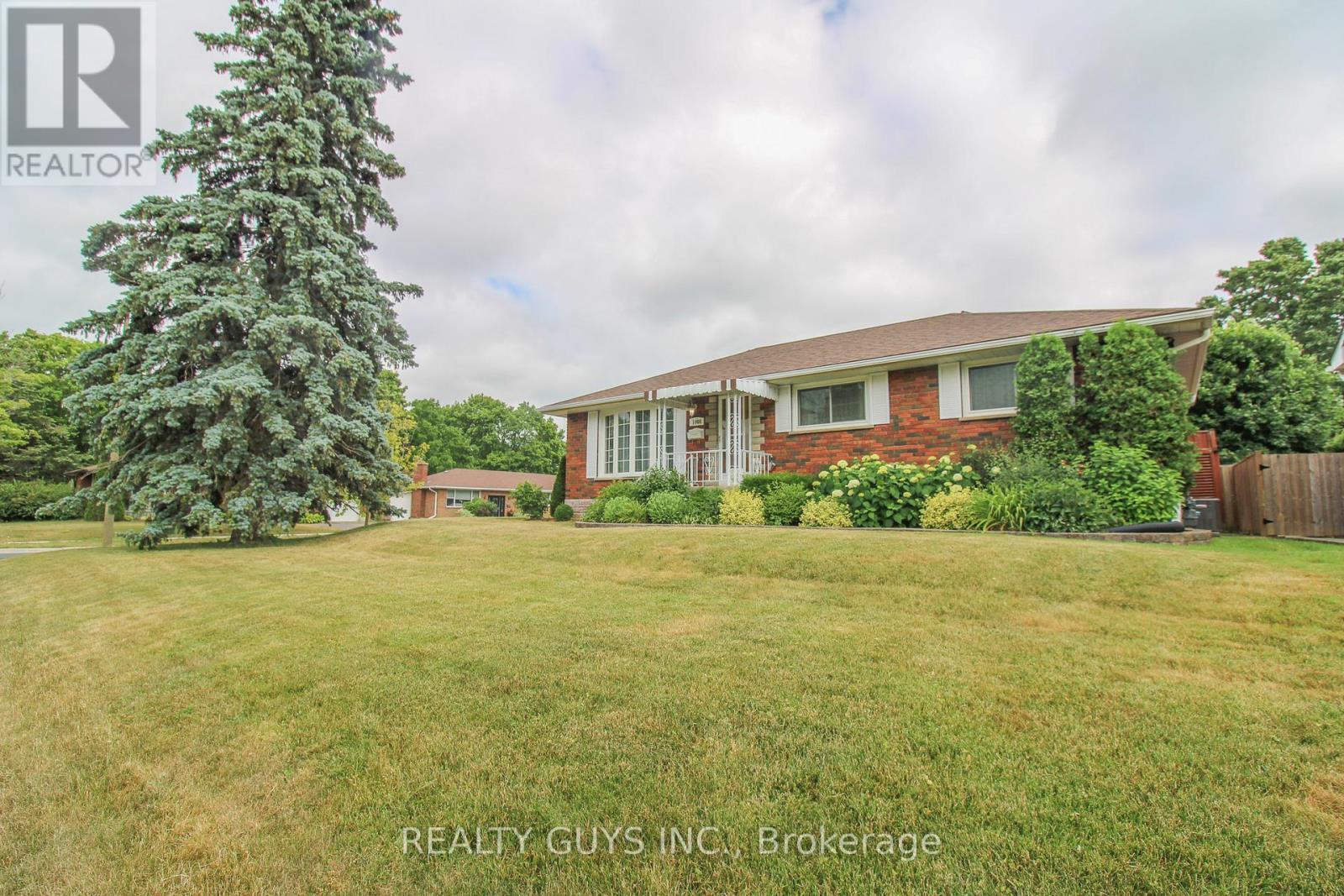 Property Photo: 1066 Glebemount Crescent ON K9H 6M3