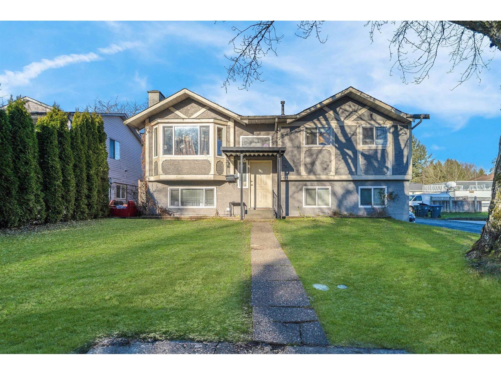 Property Photo: 13971 89 BC V3V 7G9