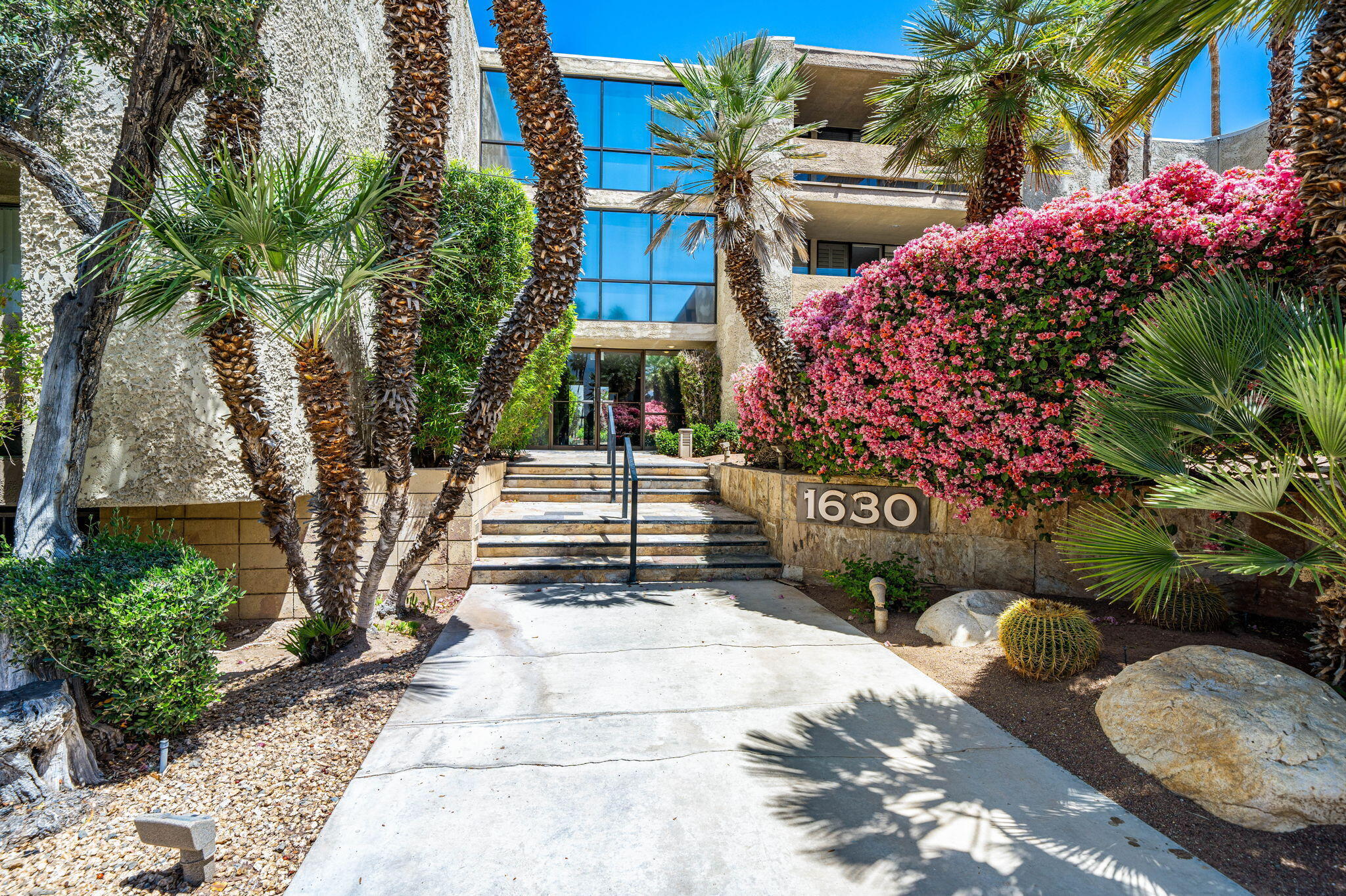 Property Photo:  1630 S La Reina Way 1C  CA 92264 