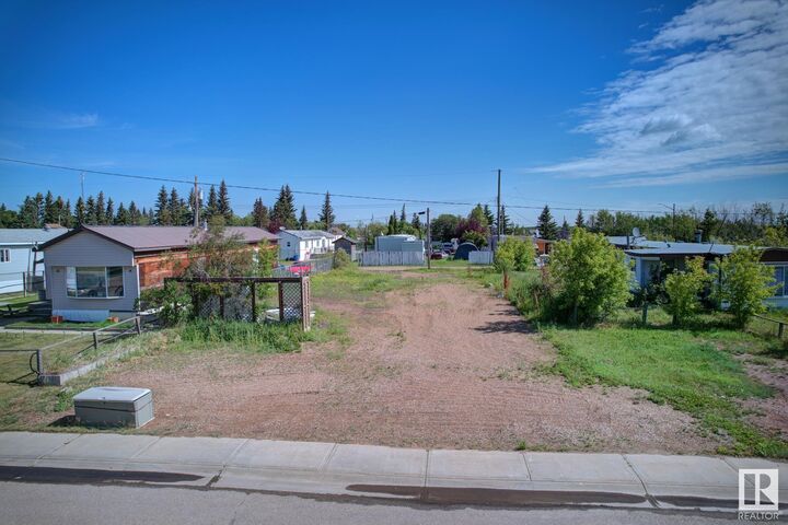 4828 48 Avenue — photo 1