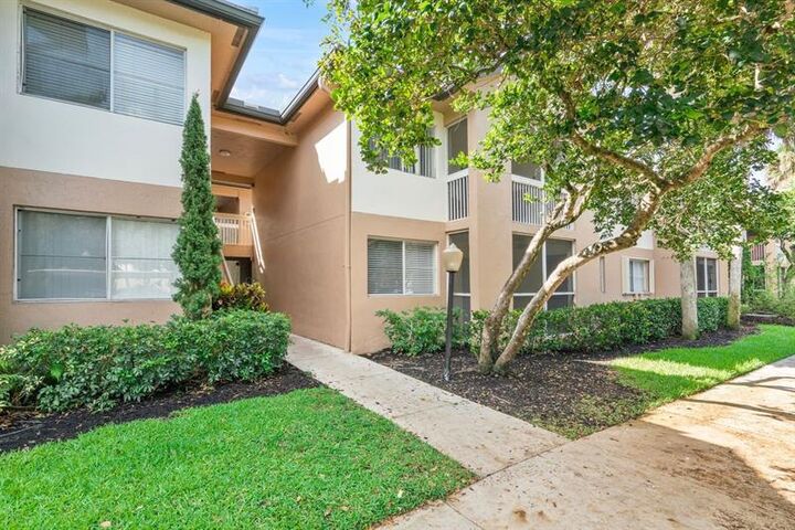 Property Photo:  9899 Westview Dr 516  FL 33076 