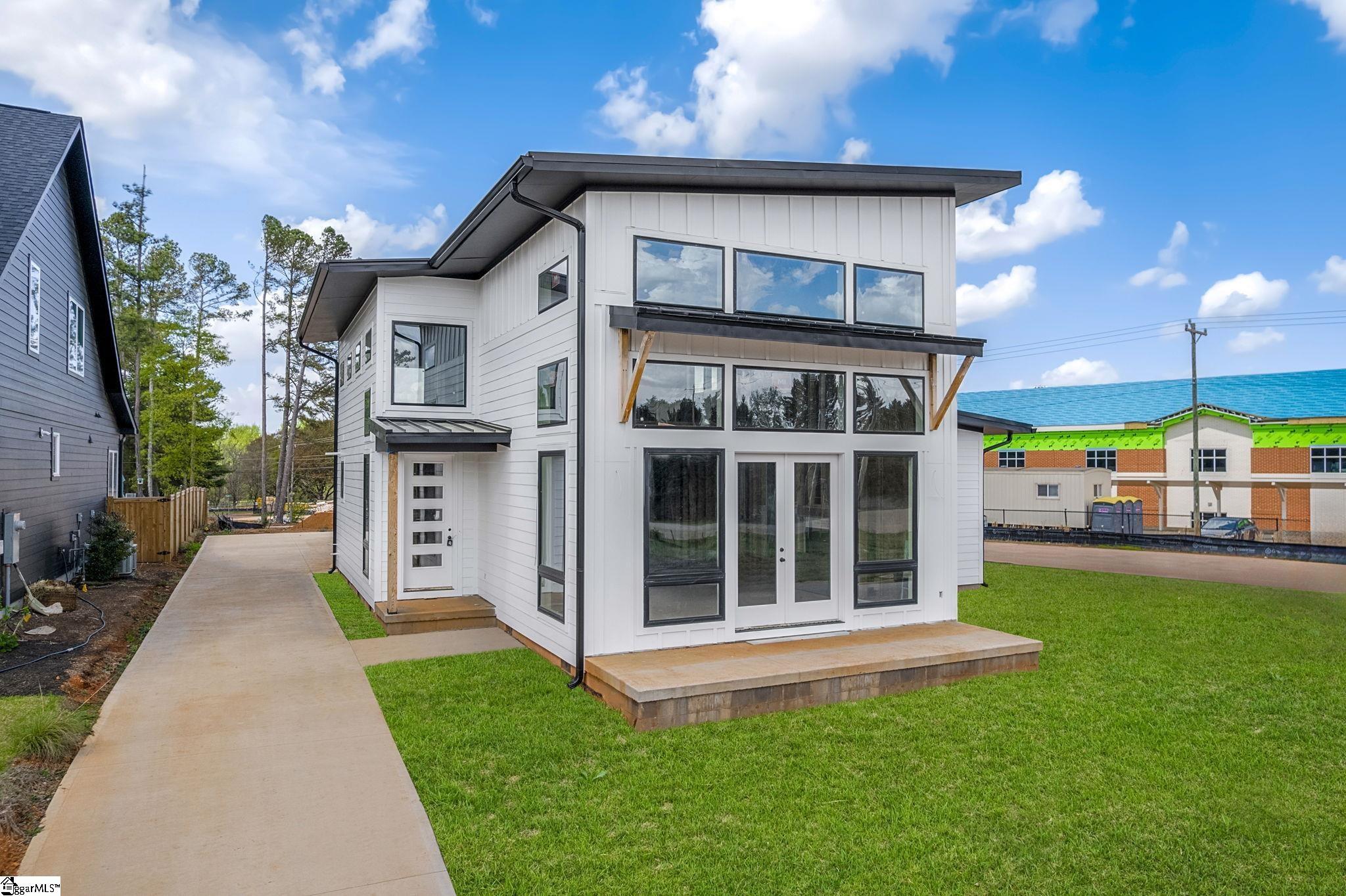 Property Photo:  8 Village Crest Drive  SC 29607 