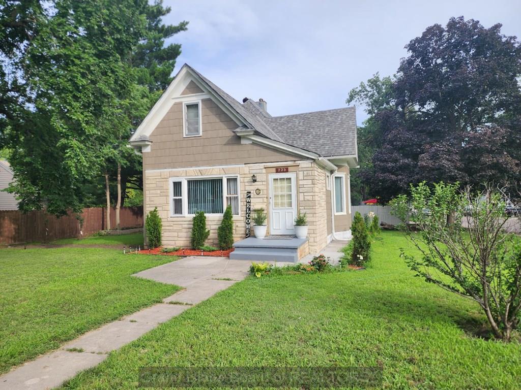 Property Photo: 723 W Charles St NE 68801