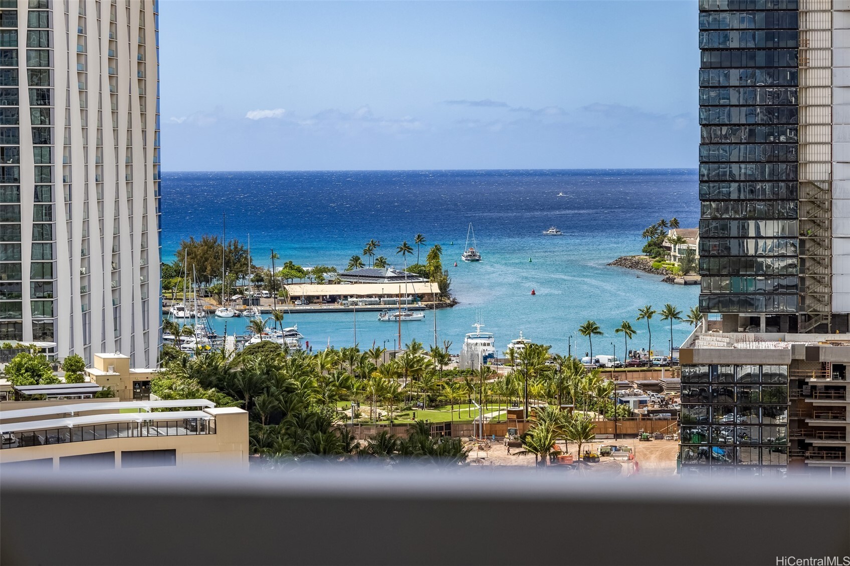 Property Photo:  909 Kapiolani Boulevard 2002  HI 96814 