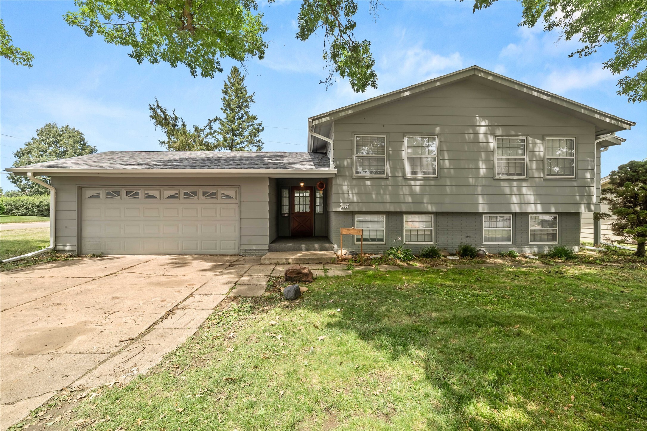 Property Photo: 302 Newcastle Road IA 50158